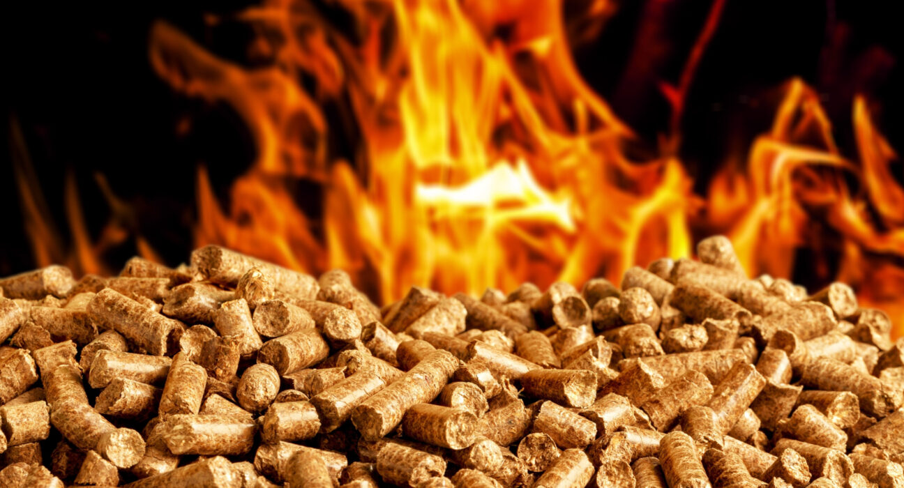 Pelletid ahjus põlemas