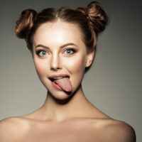 Neiu mediteerimas joogastuudios