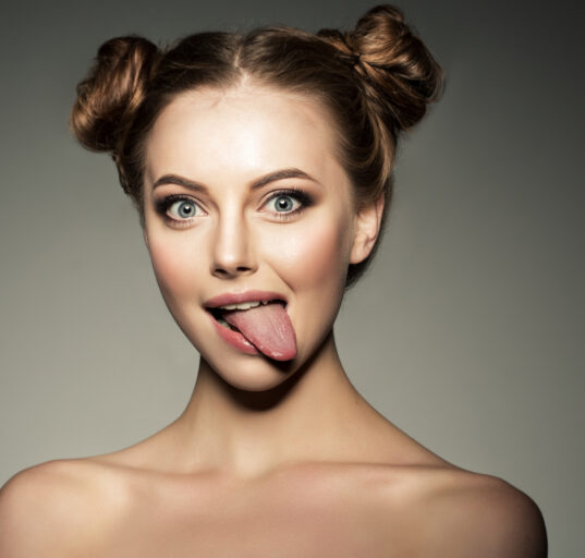 Neiu mediteerimas joogastuudios